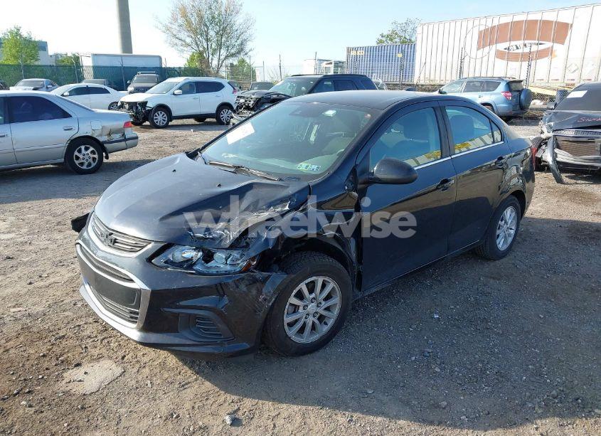 Photo 2 of 2018 Chevrolet Sonic LT AUTO (VIN 1G1JD5SG2J4117386)
