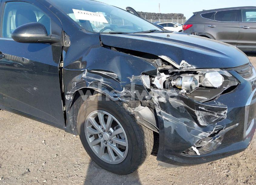 Photo 6 of 2018 Chevrolet Sonic LT AUTO (VIN 1G1JD5SG2J4117386)