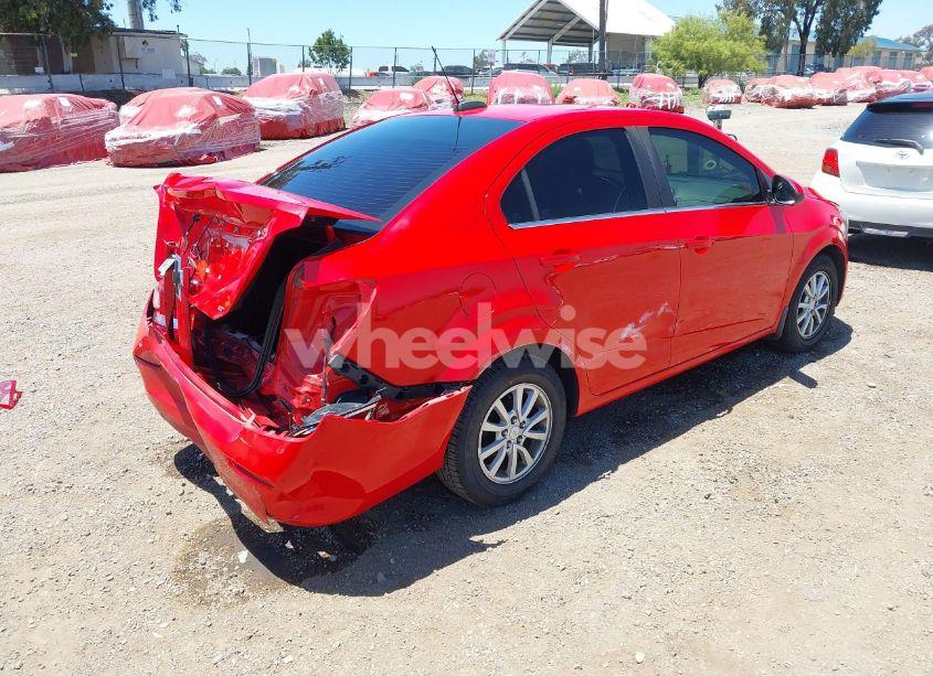 Photo 4 of 2018 Chevrolet Sonic LT AUTO (VIN 1G1JD5SG3J4123567)