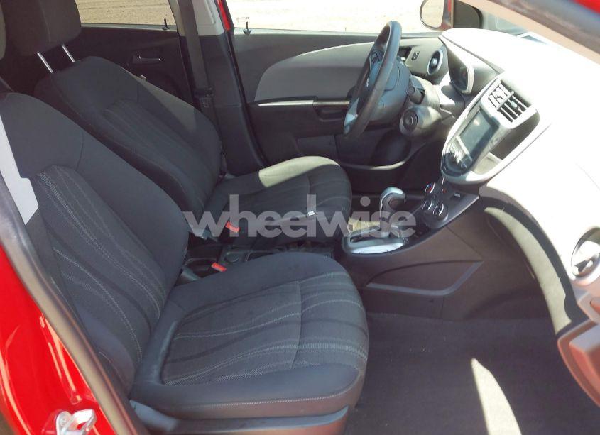 Photo 5 of 2018 Chevrolet Sonic LT AUTO (VIN 1G1JD5SG3J4123567)