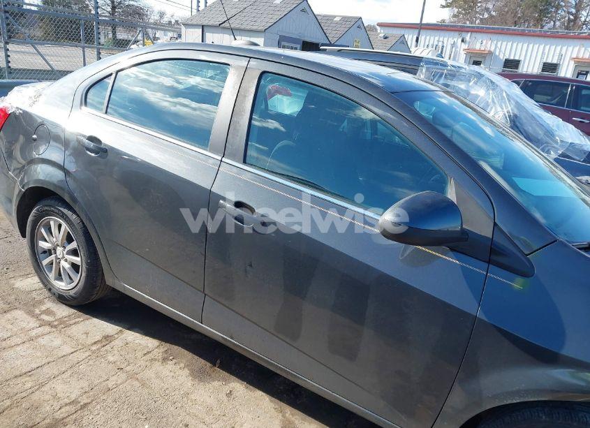 Photo 13 of 2018 Chevrolet Sonic LT AUTO (VIN 1G1JD5SG6J4129962)