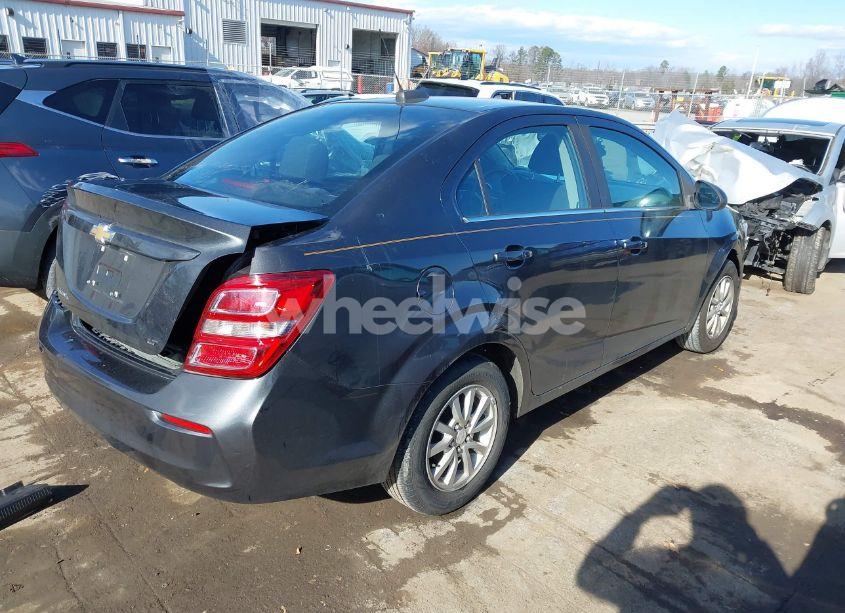 Photo 4 of 2018 Chevrolet Sonic LT AUTO (VIN 1G1JD5SG6J4129962)