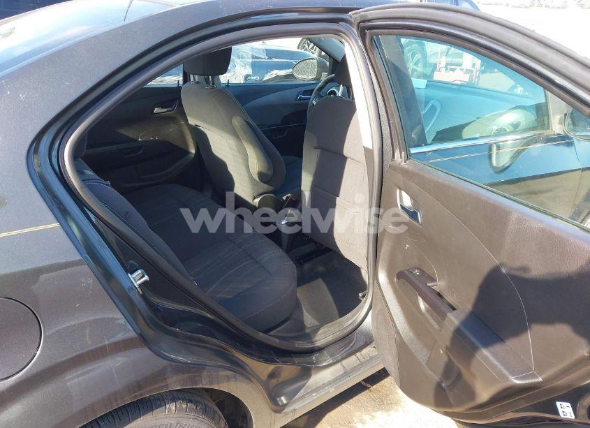 Photo 8 of 2018 Chevrolet Sonic LT AUTO (VIN 1G1JD5SG6J4129962)