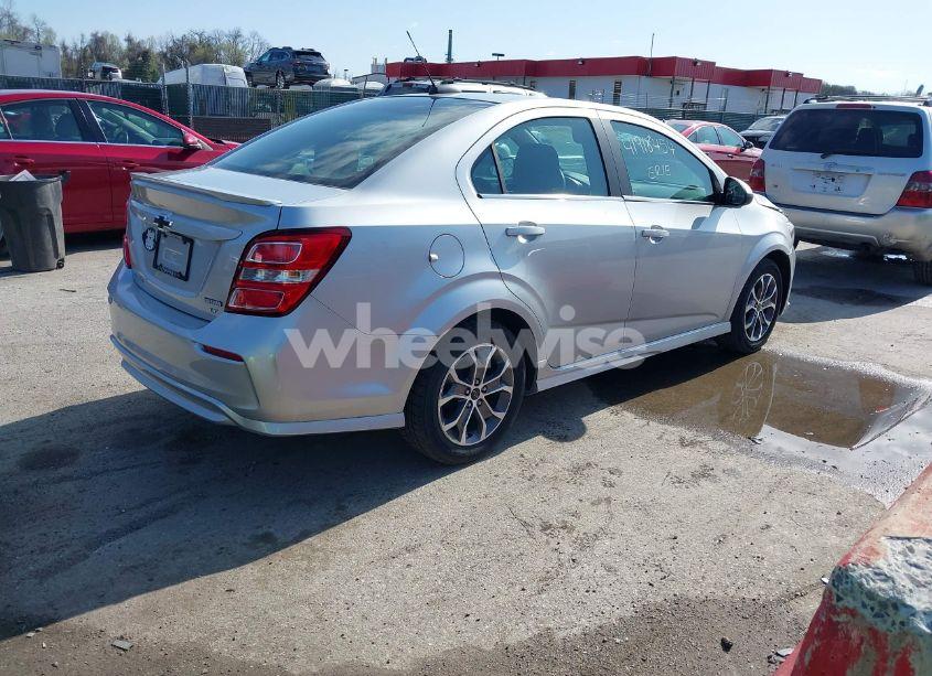 Photo 4 of 2018 Chevrolet Sonic LT AUTO (VIN 1G1JD5SG6J4132523)