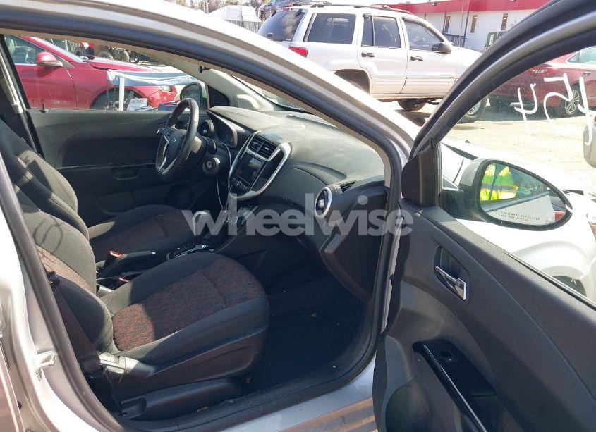 Photo 5 of 2018 Chevrolet Sonic LT AUTO (VIN 1G1JD5SG6J4132523)