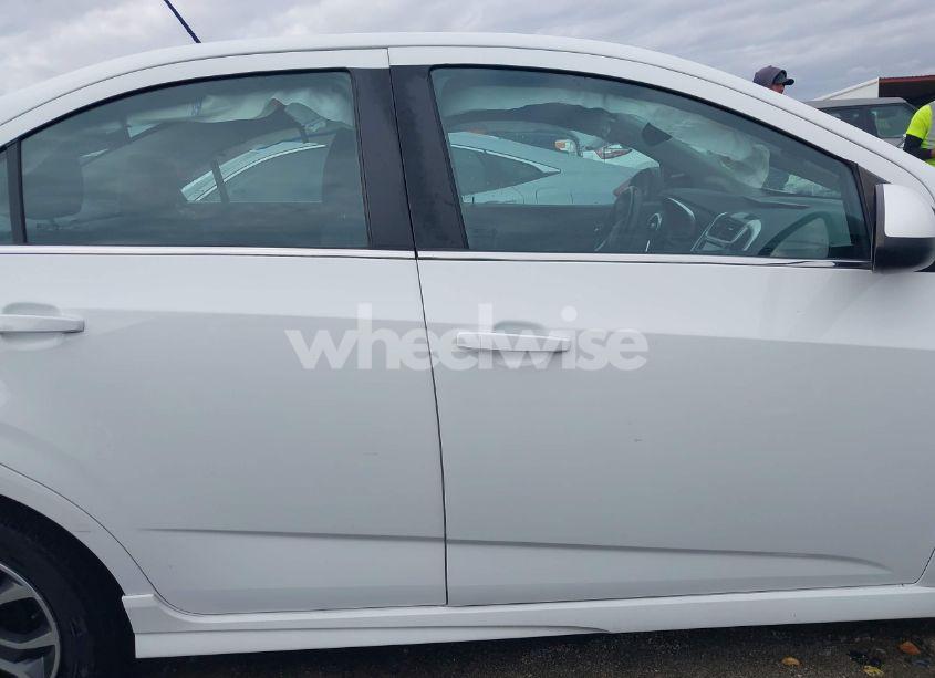 Photo 13 of 2017 Chevrolet Sonic LT AUTO (VIN 1G1JD5SH0H4167545)