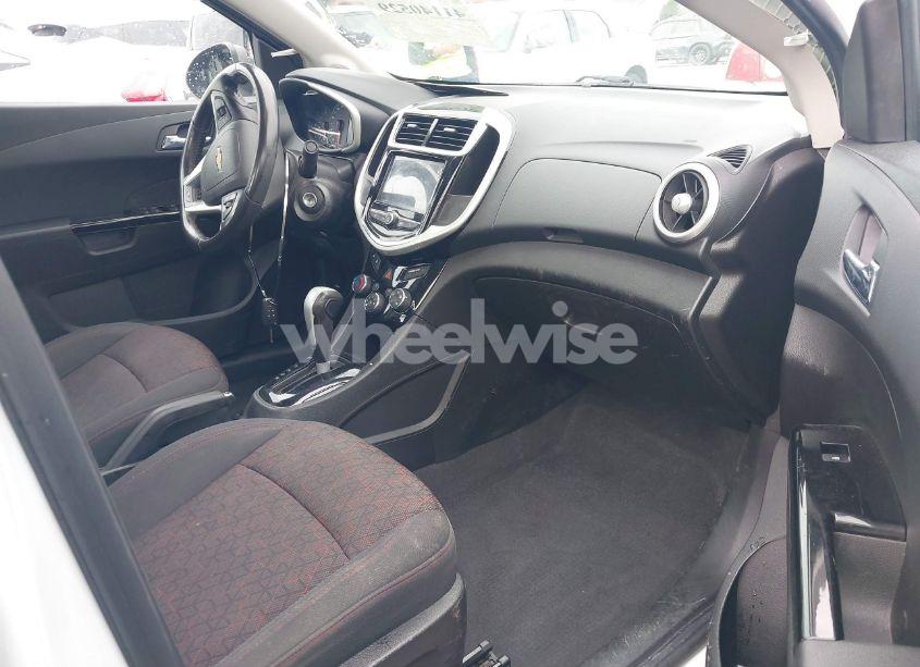 Photo 5 of 2017 Chevrolet Sonic LT AUTO (VIN 1G1JD5SH0H4167545)