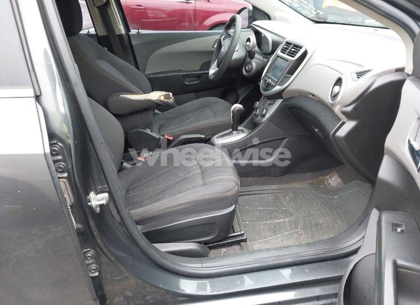 Photo 5 of 2017 Chevrolet Sonic LT AUTO (VIN 1G1JD5SH1H4151855)