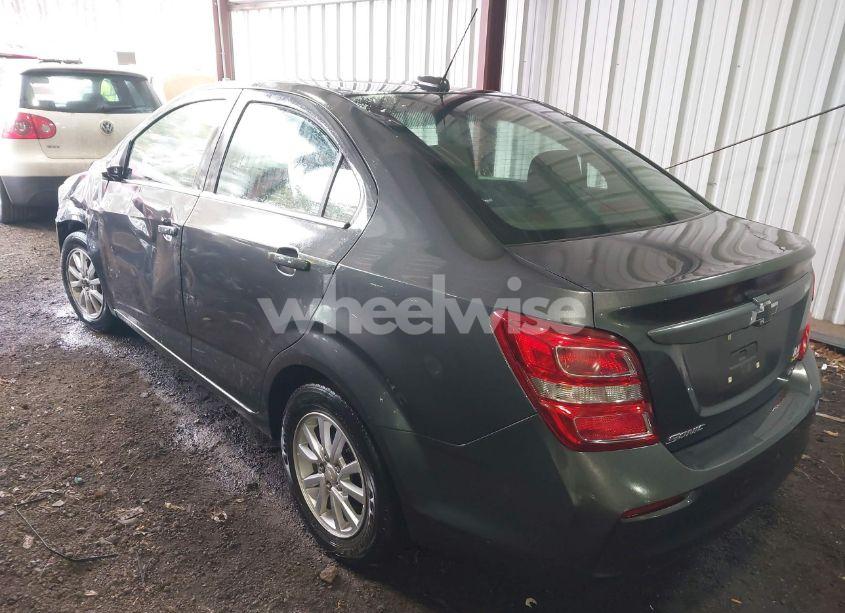 Photo 3 of 2018 Chevrolet Sonic LT AUTO (VIN 1G1JD5SH1J4138593)