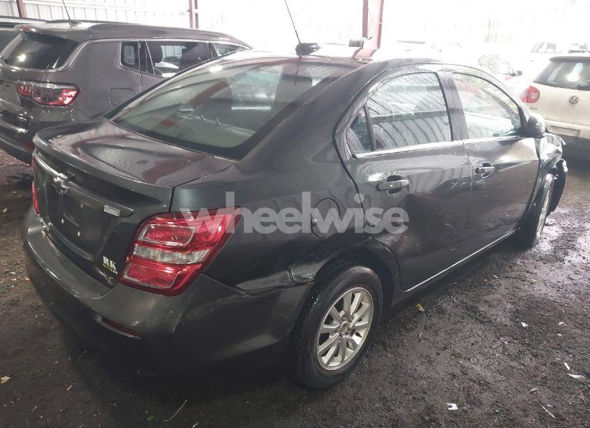 Photo 4 of 2018 Chevrolet Sonic LT AUTO (VIN 1G1JD5SH1J4138593)