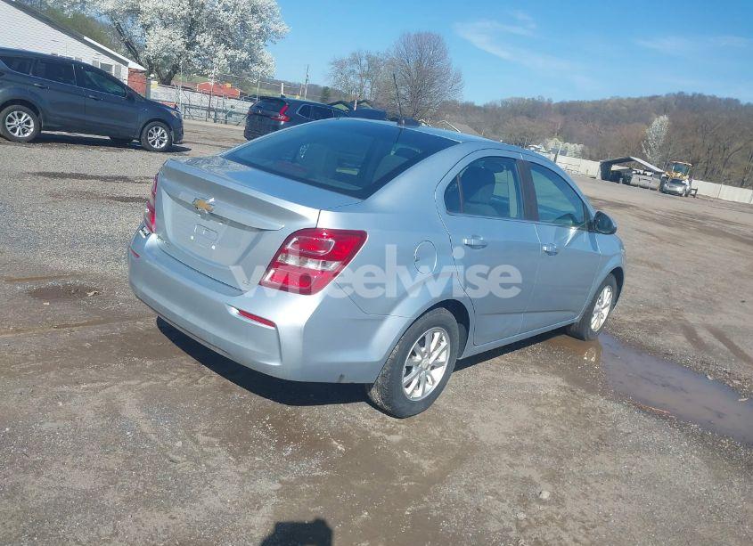 Photo 4 of 2017 Chevrolet Sonic LT AUTO (VIN 1G1JD5SH2H4112918)
