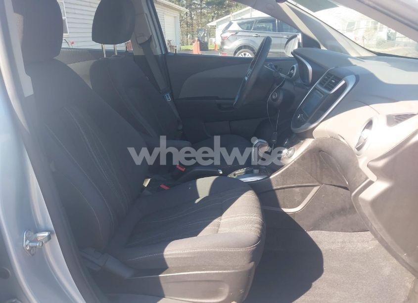 Photo 5 of 2017 Chevrolet Sonic LT AUTO (VIN 1G1JD5SH2H4112918)