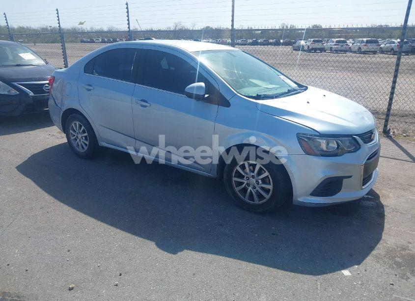 2018 Chevrolet Sonic LT AUTO (VIN 1G1JD5SH4J4120282) main photo