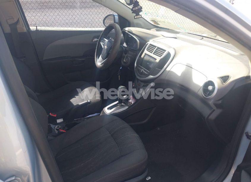 Photo 5 of 2018 Chevrolet Sonic LT AUTO (VIN 1G1JD5SH4J4120282)