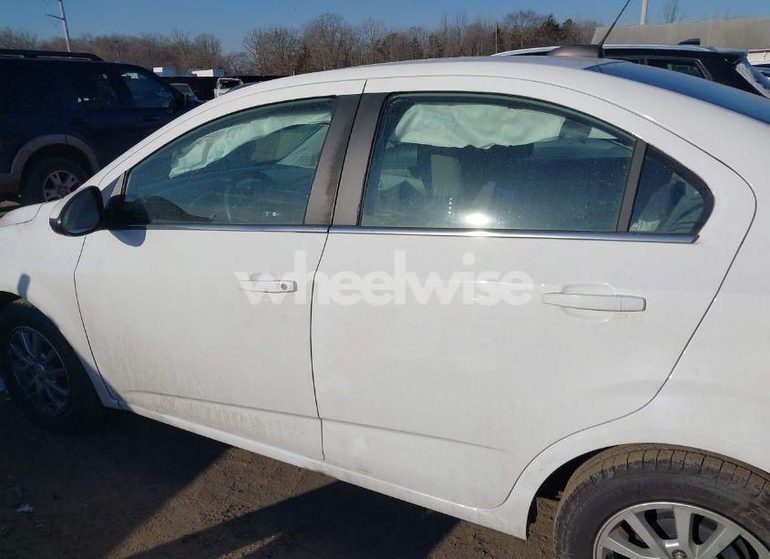Photo 15 of 2018 Chevrolet Sonic LT AUTO (VIN 1G1JD5SH4J4138765)