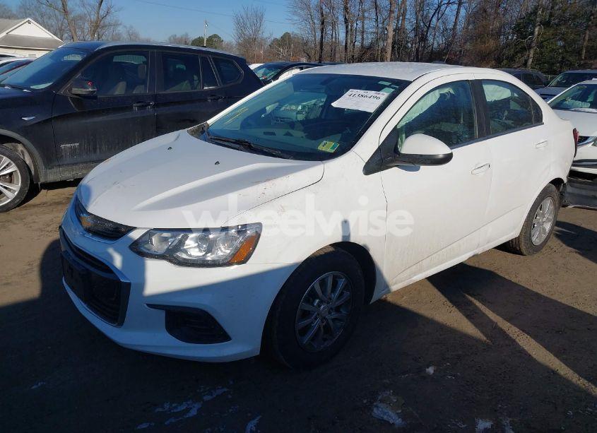 Photo 2 of 2018 Chevrolet Sonic LT AUTO (VIN 1G1JD5SH4J4138765)