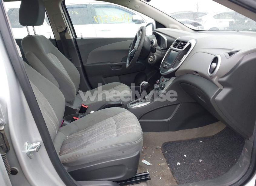 Photo 5 of 2017 Chevrolet Sonic LT AUTO (VIN 1G1JD5SH5H4122584)