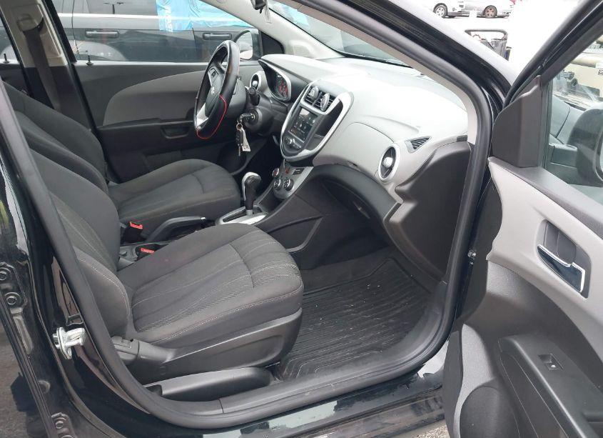 Photo 5 of 2018 Chevrolet Sonic LT AUTO (VIN 1G1JD5SH7J4109731)