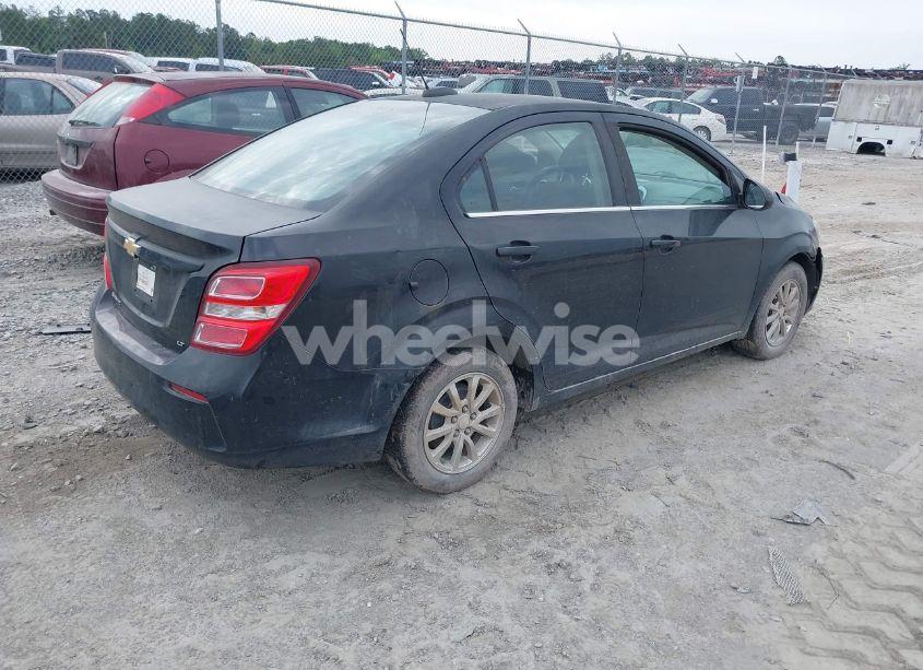 Photo 4 of 2017 Chevrolet Sonic LT AUTO (VIN 1G1JD5SH8H4124958)