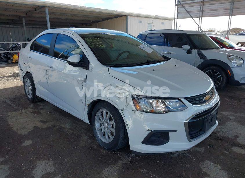 2018 Chevrolet Sonic LT AUTO (VIN 1G1JD5SH8J4102366) main photo