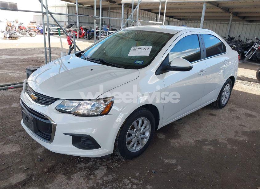 Photo 2 of 2018 Chevrolet Sonic LT AUTO (VIN 1G1JD5SH8J4102366)