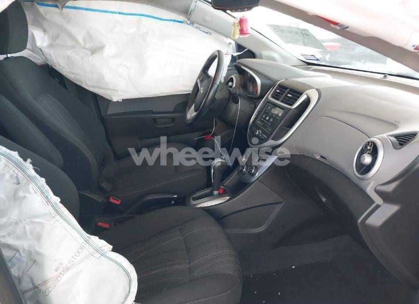 Photo 5 of 2018 Chevrolet Sonic LT AUTO (VIN 1G1JD5SH8J4102366)