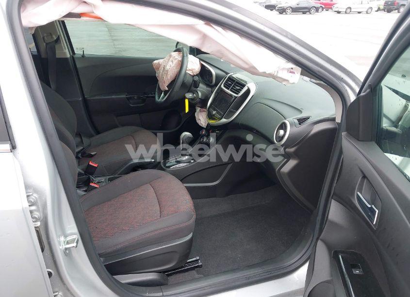 Photo 5 of 2020 Chevrolet Sonic FWD LT 5-DOOR (VIN 1G1JD6SB0L4136676)