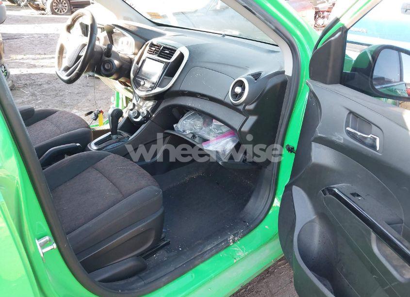 Photo 5 of 2017 Chevrolet Sonic LT AUTO (VIN 1G1JD6SB3H4150384)