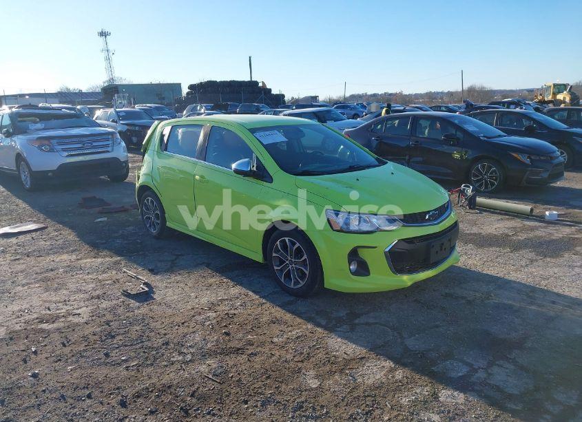 2019 Chevrolet Sonic LT AUTO (VIN 1G1JD6SB3K4114752) main photo