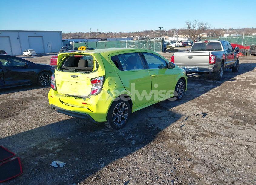 Photo 4 of 2019 Chevrolet Sonic LT AUTO (VIN 1G1JD6SB3K4114752)