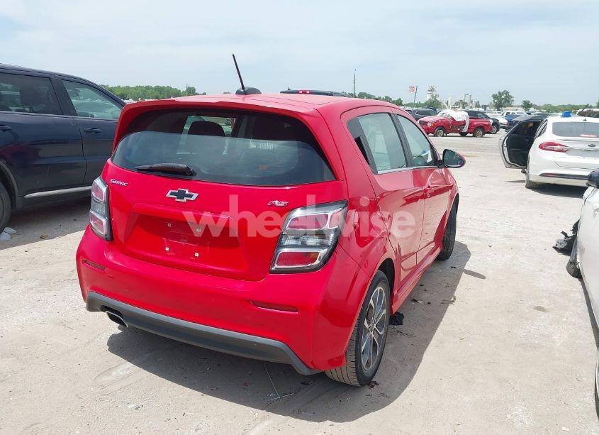 Photo 4 of 2019 Chevrolet Sonic LT AUTO (VIN 1G1JD6SB4K4133956)