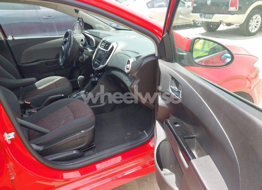 Photo 5 of 2019 Chevrolet Sonic LT AUTO (VIN 1G1JD6SB4K4133956)