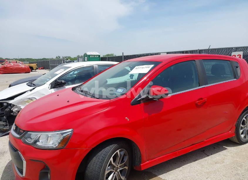 Photo 6 of 2019 Chevrolet Sonic LT AUTO (VIN 1G1JD6SB4K4133956)