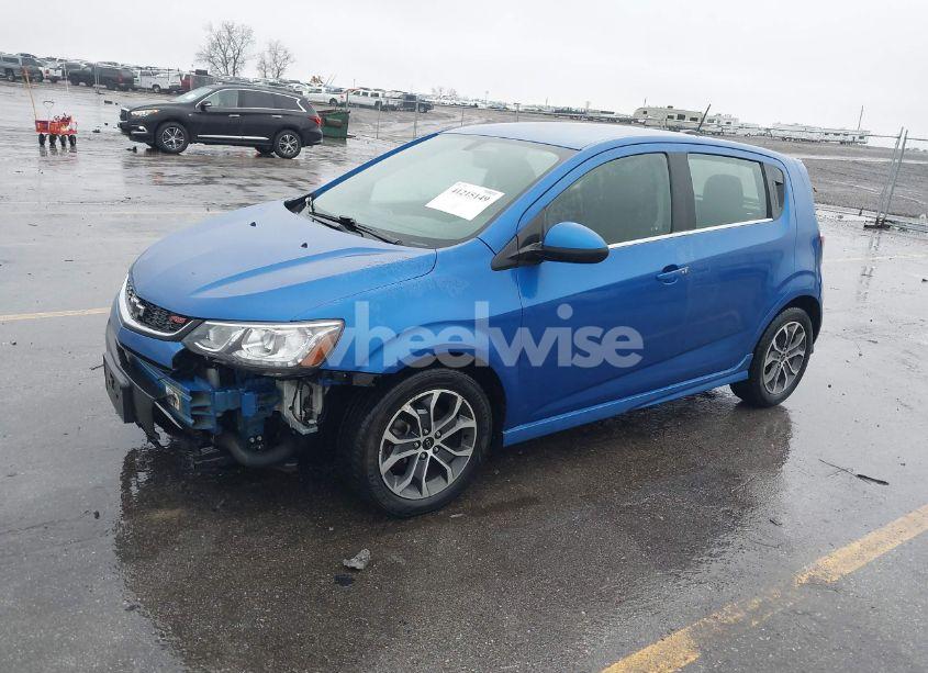 Photo 2 of 2020 Chevrolet Sonic FWD LT 5-DOOR (VIN 1G1JD6SB4L4107200)