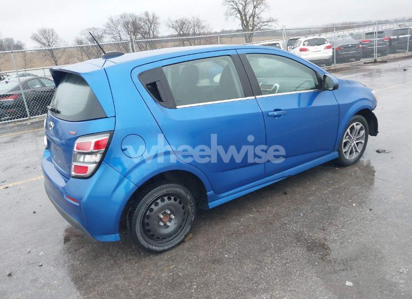 Photo 4 of 2020 Chevrolet Sonic FWD LT 5-DOOR (VIN 1G1JD6SB4L4107200)