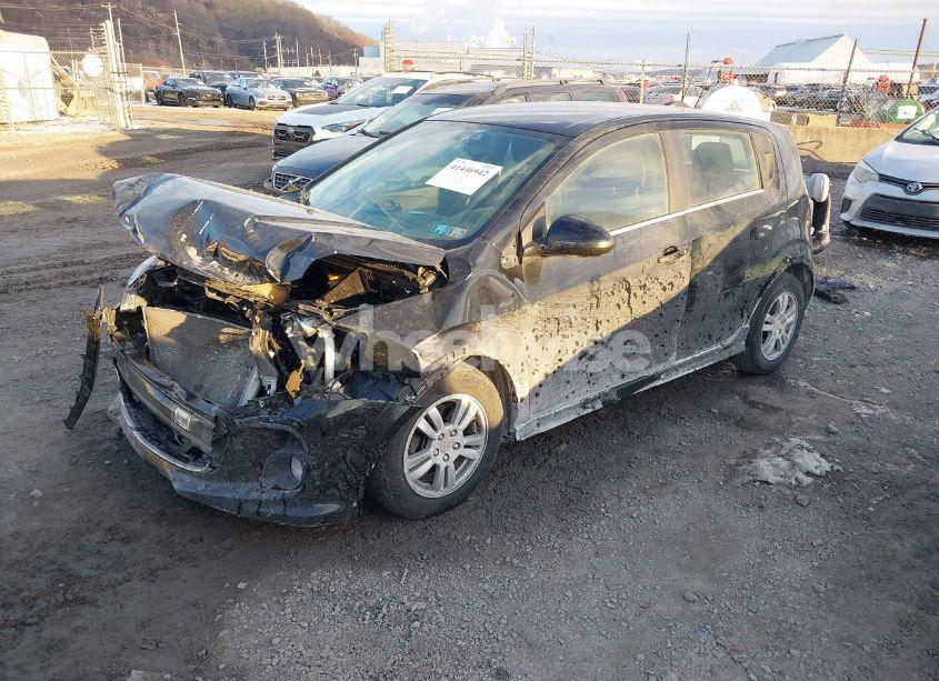 Photo 2 of 2019 Chevrolet Sonic LT AUTO (VIN 1G1JD6SB5K4108290)