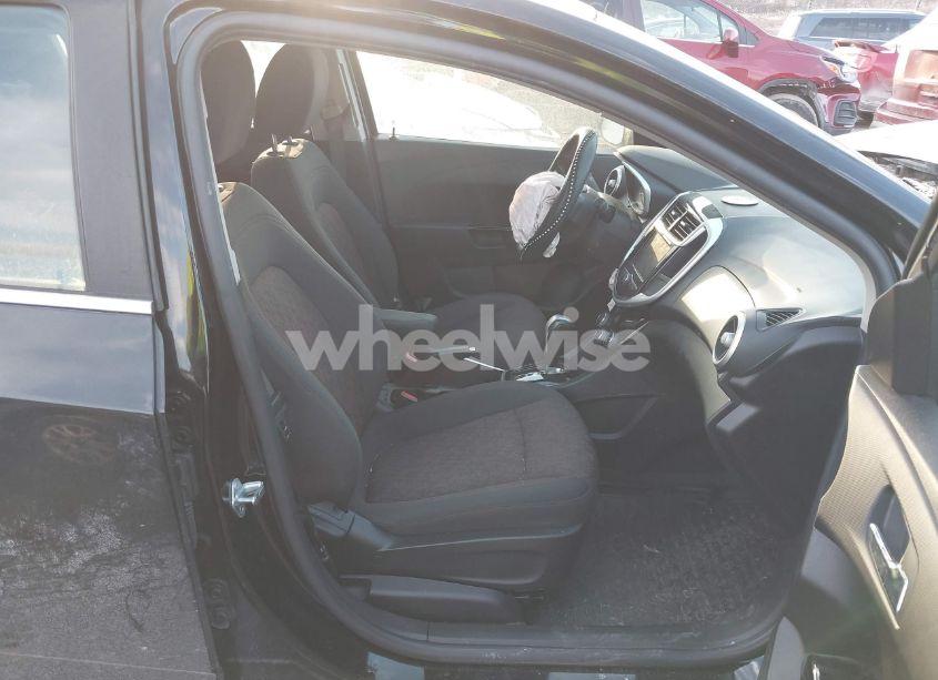 Photo 5 of 2019 Chevrolet Sonic LT AUTO (VIN 1G1JD6SB5K4108290)