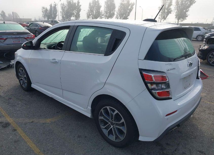 Photo 3 of 2019 Chevrolet Sonic LT AUTO (VIN 1G1JD6SB9K4132768)