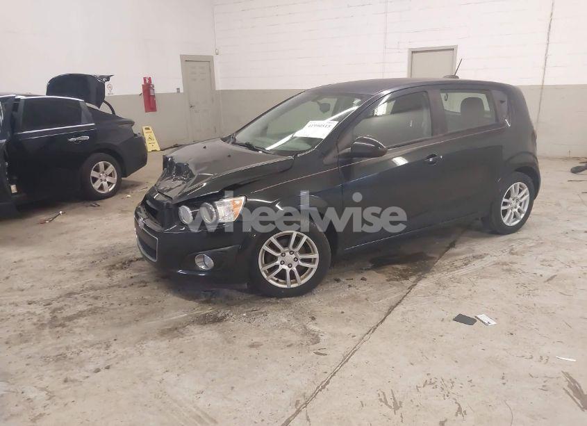 Photo 2 of 2015 Chevrolet Sonic LT MANUAL (VIN 1G1JD6SBXF4178941)