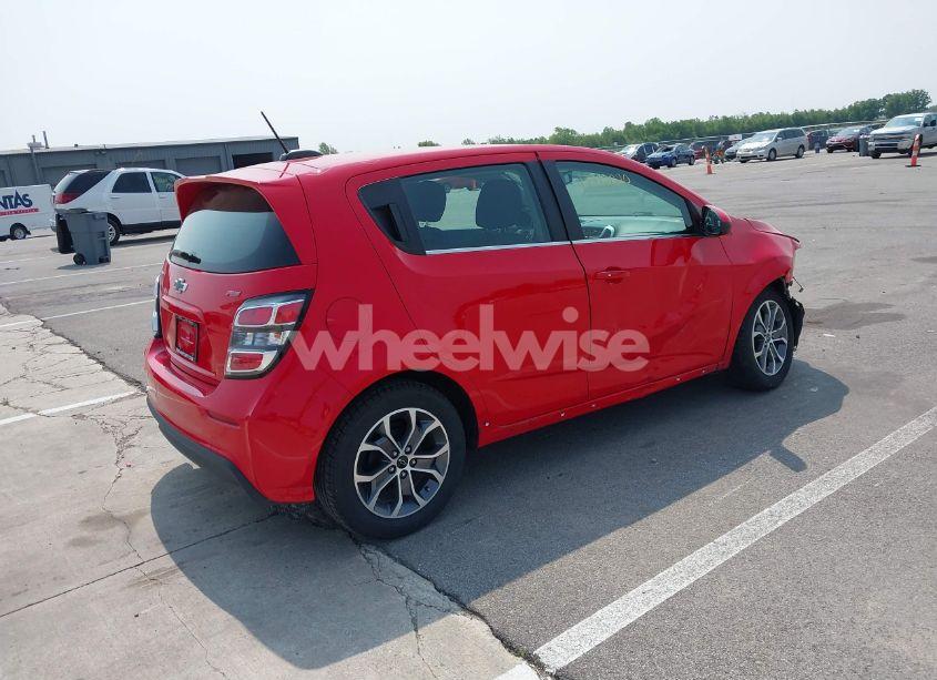 Photo 4 of 2019 Chevrolet Sonic LT AUTO (VIN 1G1JD6SBXK4135954)