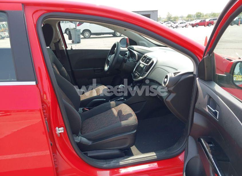 Photo 5 of 2019 Chevrolet Sonic LT AUTO (VIN 1G1JD6SBXK4135954)