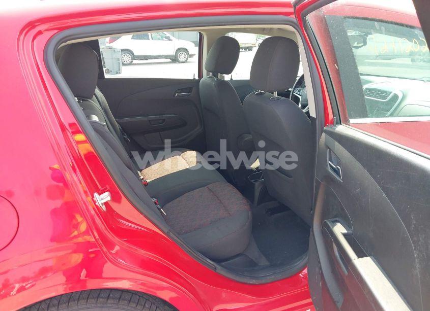 Photo 8 of 2019 Chevrolet Sonic LT AUTO (VIN 1G1JD6SBXK4135954)