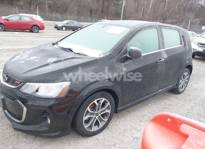 Photo 2 of 2019 Chevrolet Sonic LT AUTO (VIN 1G1JD6SBXK4147957)