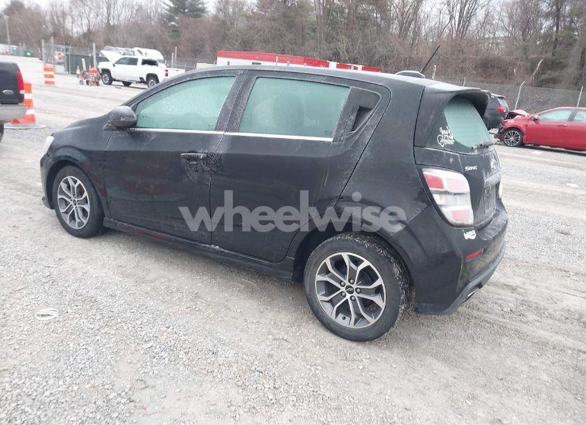 Photo 3 of 2019 Chevrolet Sonic LT AUTO (VIN 1G1JD6SBXK4147957)