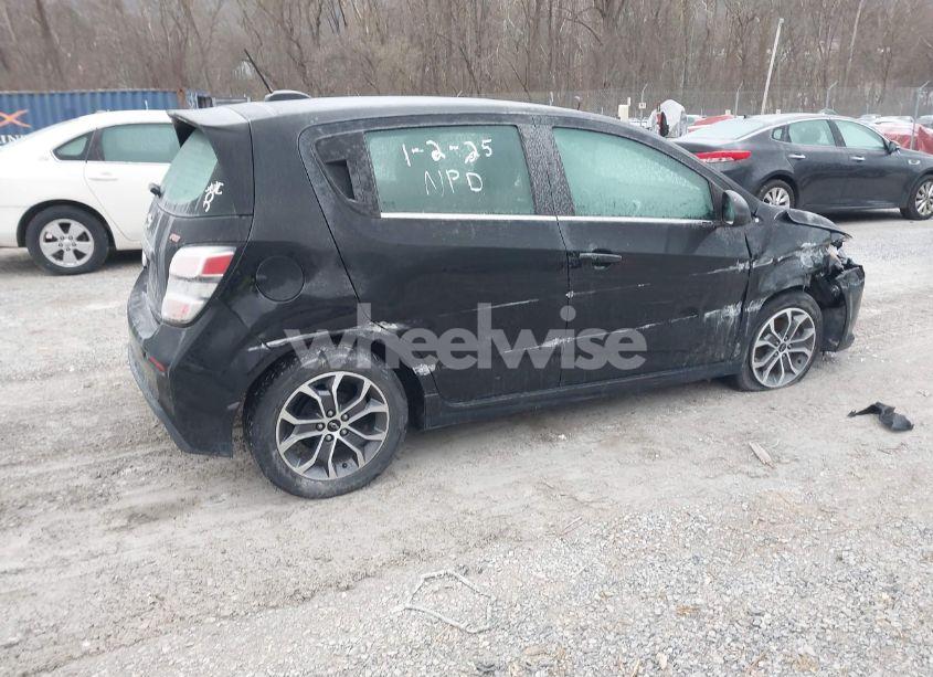Photo 4 of 2019 Chevrolet Sonic LT AUTO (VIN 1G1JD6SBXK4147957)