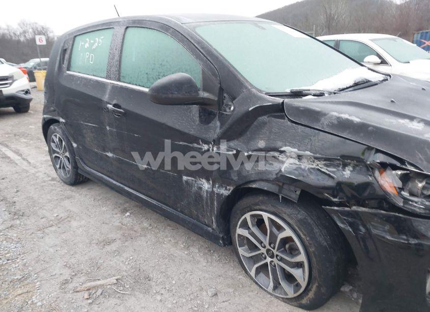 Photo 6 of 2019 Chevrolet Sonic LT AUTO (VIN 1G1JD6SBXK4147957)