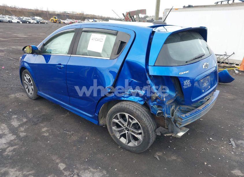 Photo 3 of 2018 Chevrolet Sonic LT AUTO (VIN 1G1JD6SG6J4116022)