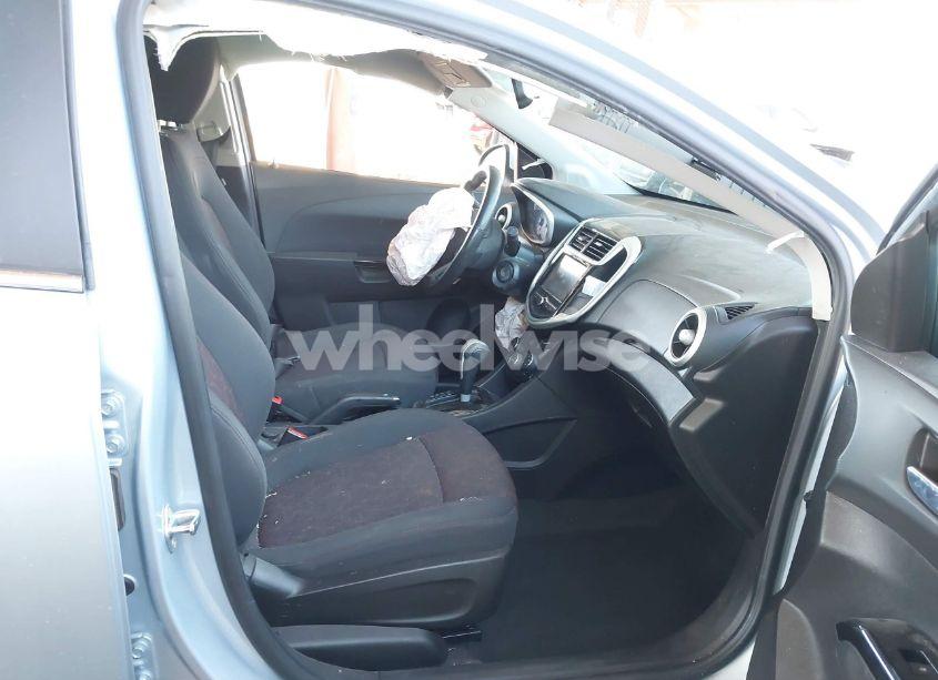 Photo 5 of 2017 Chevrolet Sonic LT AUTO (VIN 1G1JD6SH9H4136381)