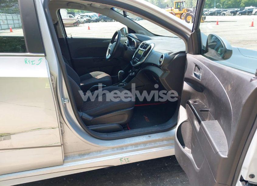 Photo 5 of 2018 Chevrolet Sonic LT AUTO (VIN 1G1JD6SHXJ4125976)