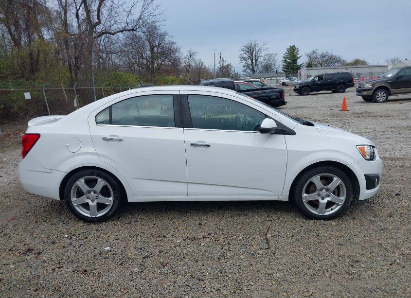 Photo 13 of 2015 Chevrolet Sonic LTZ AUTO (VIN 1G1JE5SB0F4102149)